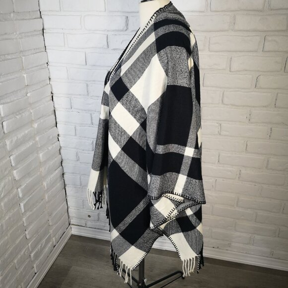 Jones New York Signature Woman 1 Size Black White & Grey Checked Poncho/Wrap - Picture 4 of 7